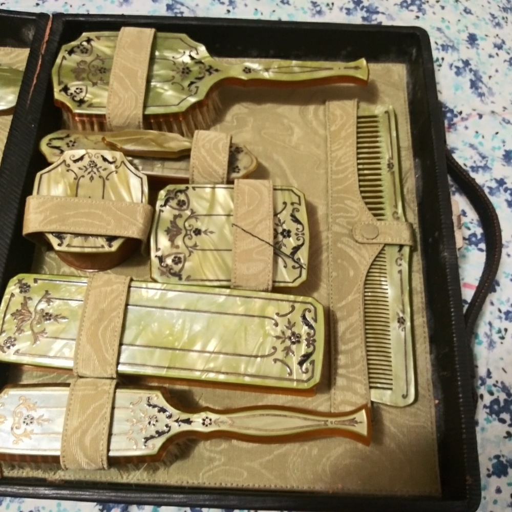 Vintage hair brush set
